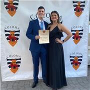 Hola, mi nombre es Carlos y me encantaría ayudar a los alumnos con sus estudios. Soy una persona muy paciente y alegre